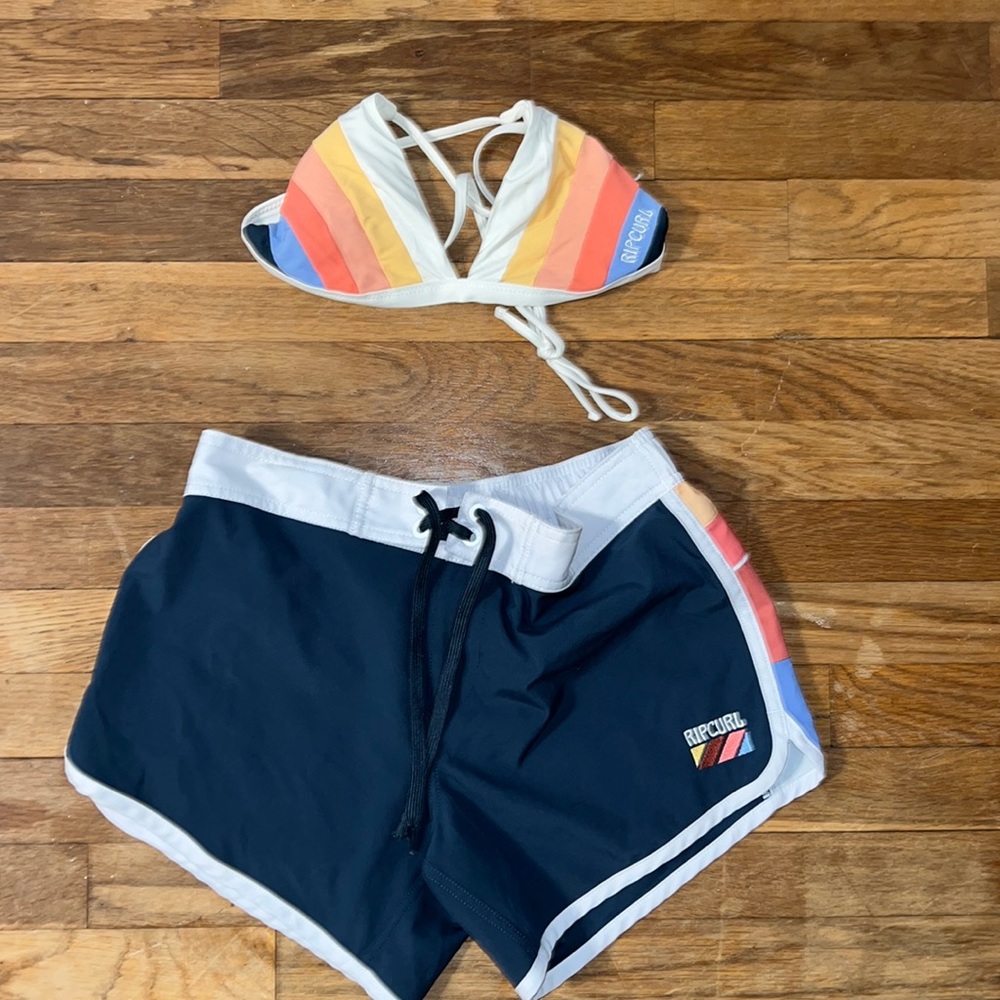 Ripcurl bathingsuit. Triangle top and surf shorts